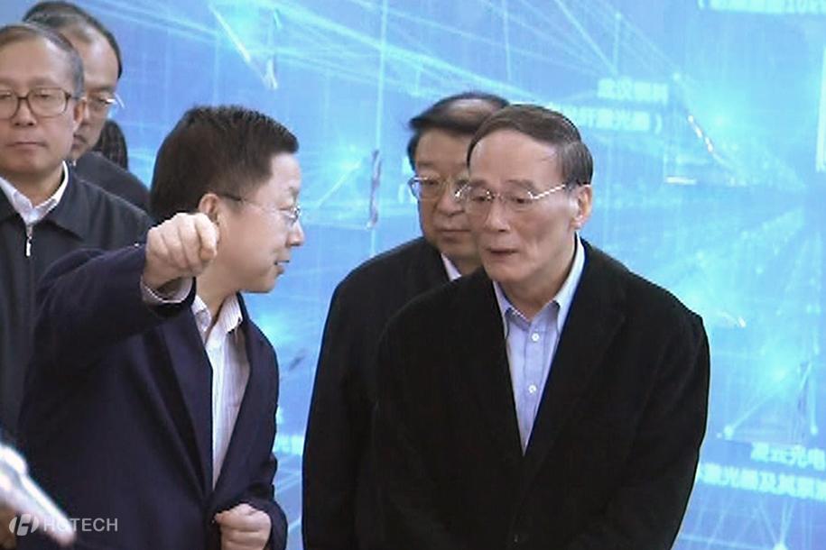 4  2013年11月22日中央政治局常委、中央纪委书记王歧山相识优惠活动办理大厅科技立异效果.jpg